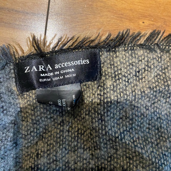 Blanket scarf, 60” X 60” - Picture 3 of 5